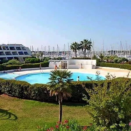 At Port Camargue Lejlighed *