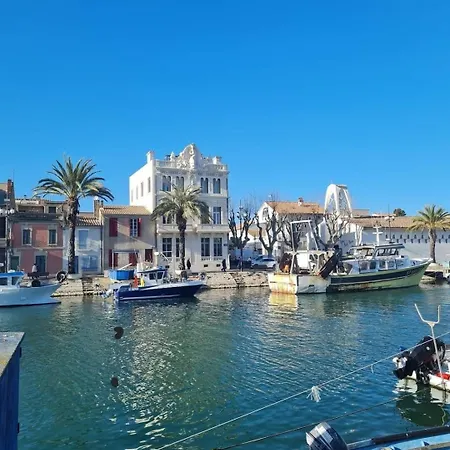 At Port Camargue Lejlighed *